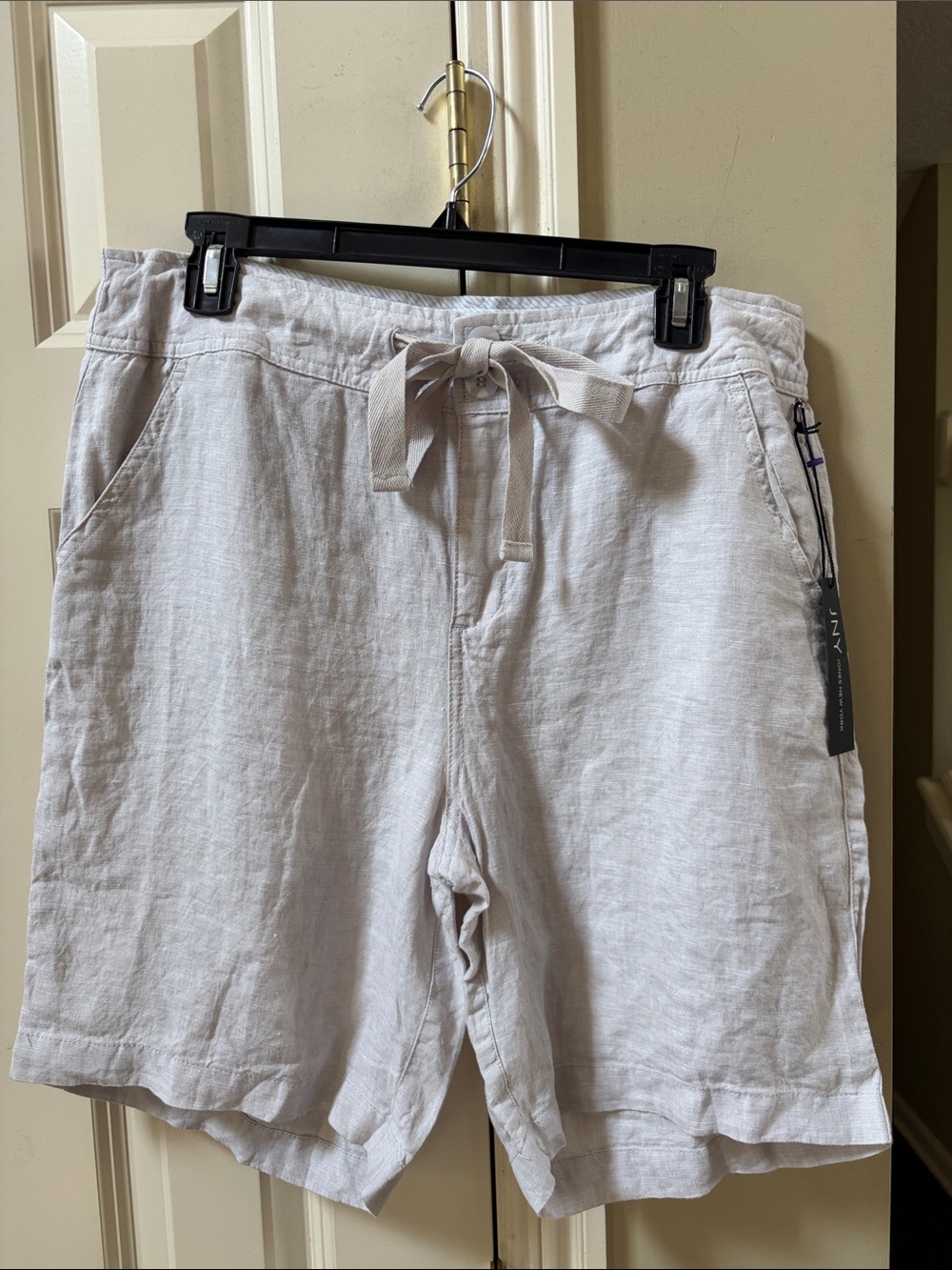 NWT JNY Jones New York Light Beige Linen Pocket Shorts, 12
